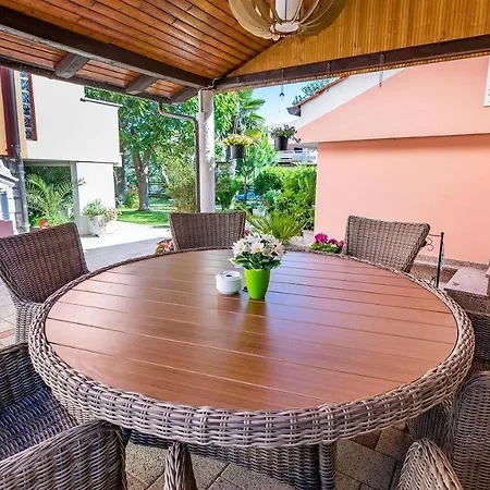 400 Meter Zum Nyaraló Baška